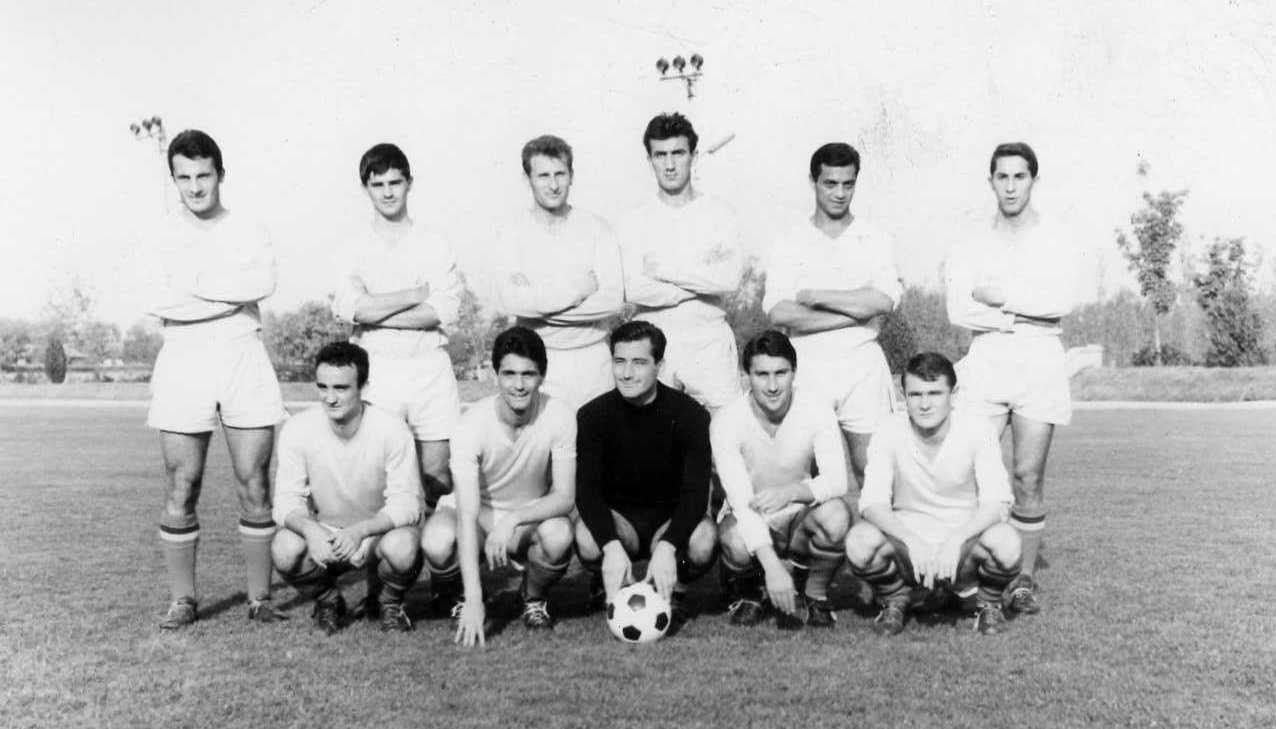 Steagul Roșu Brașov team photograph from the 1965/66 season